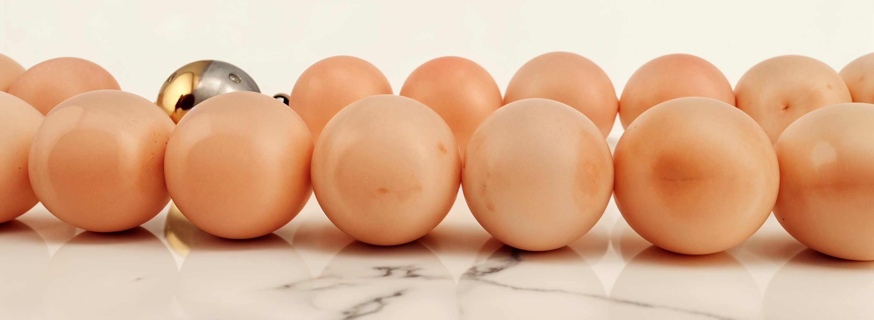 Korálový náhrdelník ¨andělská kůže¨